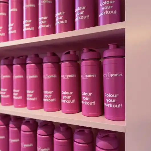 Bidon voor het sporten afkomstig van de Colorbar Twiggy&James in Alkmaar
