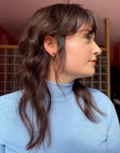 Vrouw met een trendy shag-kapsel bij de Colorbar Twiggy&James in Alkmaar