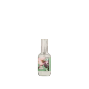 Transparant flesje Dungüd Reflection High Shine Serum met kleurrijk etiket op een witte achtergrond.
