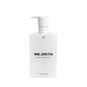 Witte pompflacon van Mr. Smith Balancing Shampoo van 275 ml met minimalistisch design.